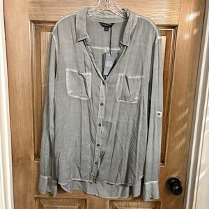 Rock & Republic NWT women’s large gray rayon button down